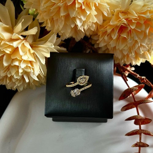 خاتم ذهبي مرصع بالزركون