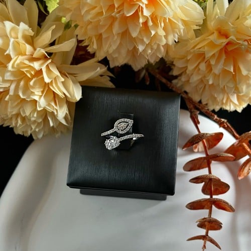 خاتم فضي مرصع بالزركون