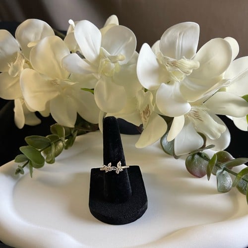 خاتم ذهبي على شكل فراشة مزين بالزركون