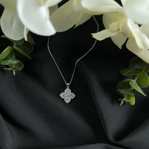 سلسال فضي مرصع بالزركون ( شكل زهره)