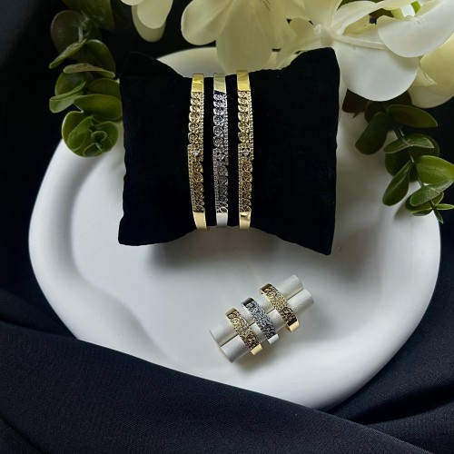 طقم أساور وخواتم مزينة بالزركون