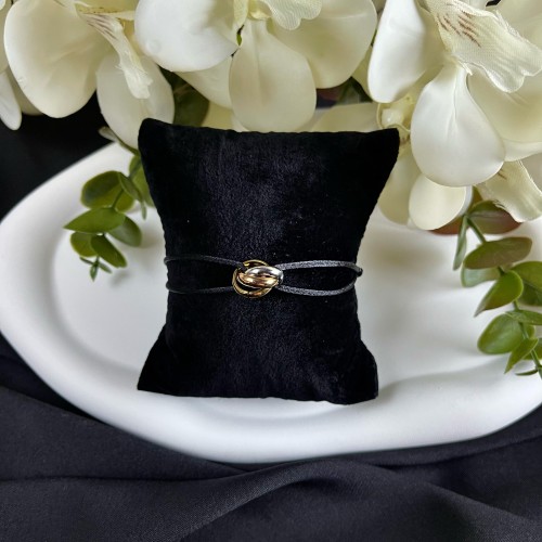 إسوارة كارتيية (خيط أسود)