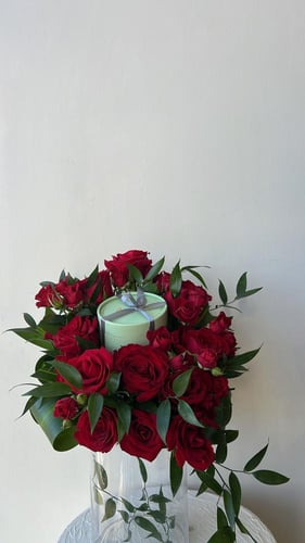 فازة ورد مع شوكليت