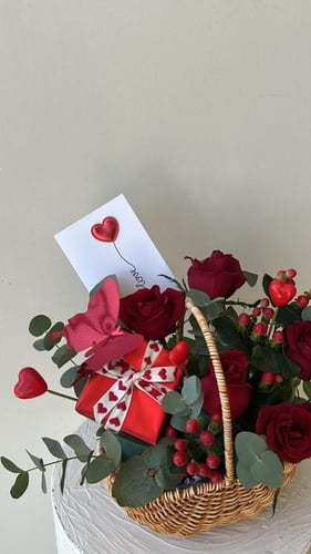 سلّة ورد فاخرة