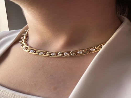 عقد Gilded Zirconia