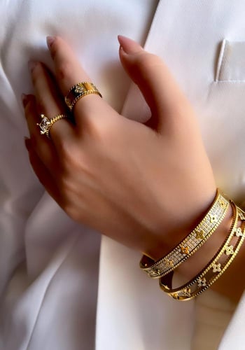 اسوارة Gleaming Clover