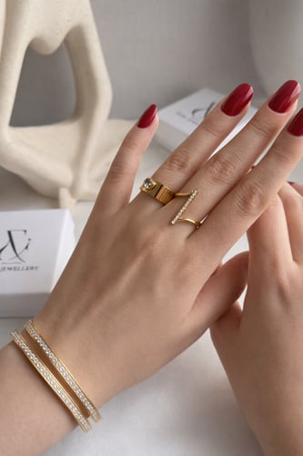 اسوارة Crystal