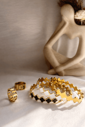 اسوارة Black Cleef