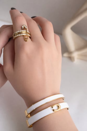 مجموعة Coach-White