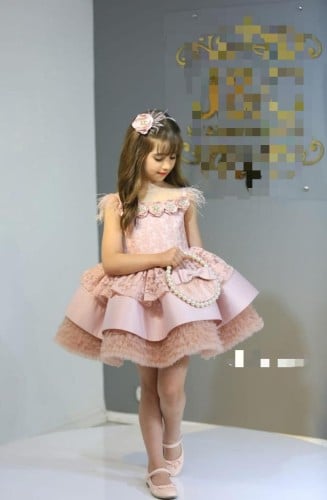 فستان مع حقيبه واكسسوار شعر