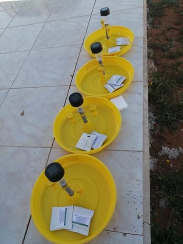 مصيدة ضوئية مائية فرمونية للتوتا ابسلوتا مع الفيرم...