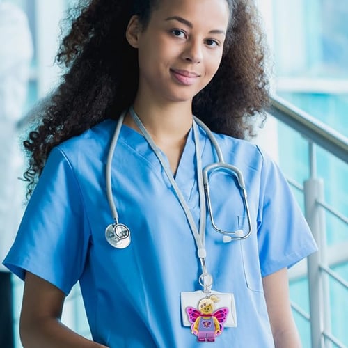 ليغو - سلسلة مفاتيح مضيئة فتاة الفراشة - لون وردي