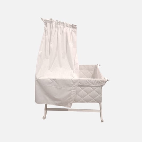 سرير أطفال حديث - بتصميم فاخر وستارة حماية