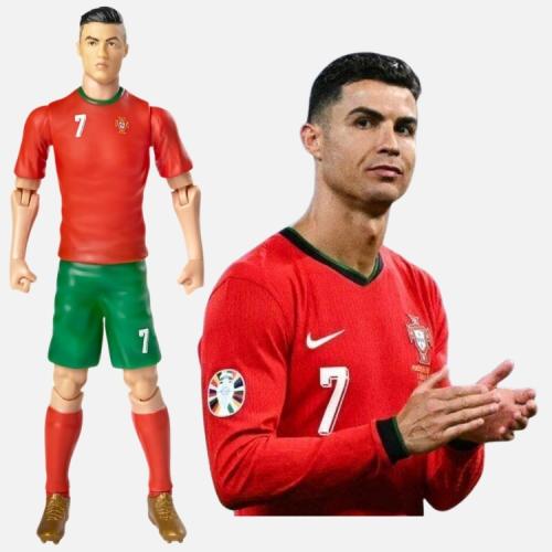 مجسم لاعب المنتخب البرتغالي كريستيانو رونالدو المف...