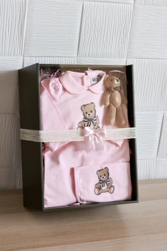 بوكس بناتي ربيعي ( Moschino )