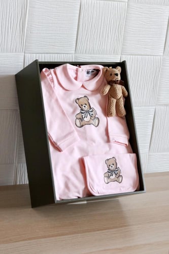 بوكس بناتي ربيعي ( Moschino )