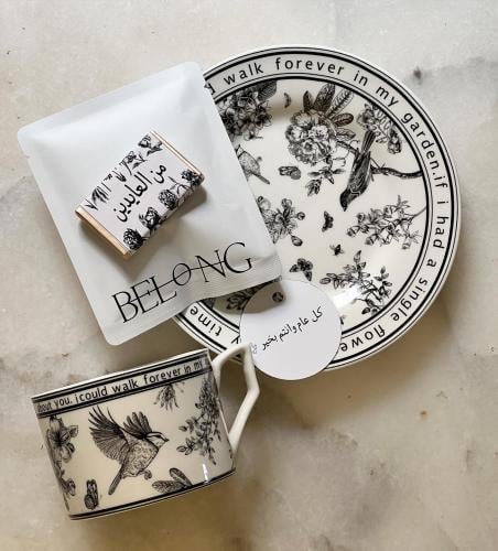 عيديه مكونه من كوب وظرف قهوه وقطعة شوكولاته باتشي...