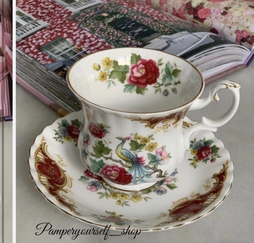 كوب طاووس كوب عتيق انيق ماركة رويال البرت الانجليز...