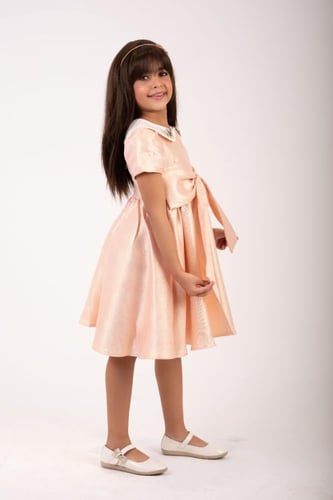 فستان النعومة الذهبية