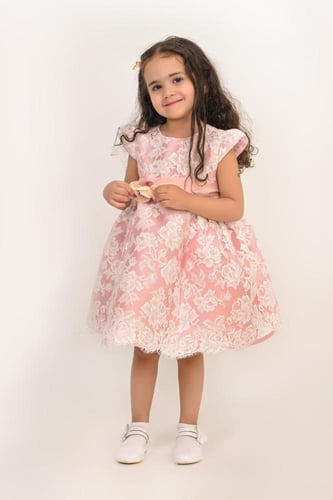 فستان الأميرات بالدانتيل