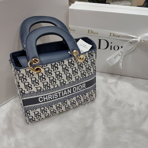 شنطه نسائي راقي تصميم ديور مع الملحقات