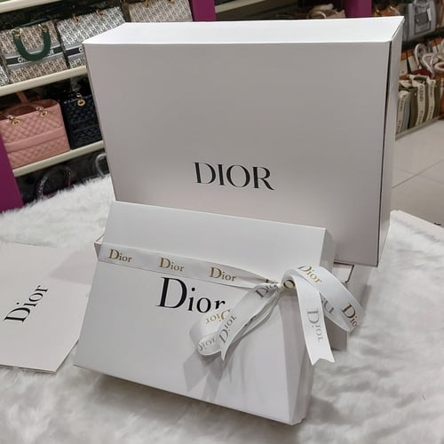 شنطه نسائي راقي تصميم ديور مع الملحقات