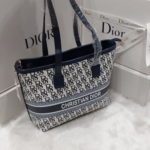 شنطه نسائي راقي تصميم ديور مع الملحقات