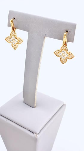 طقم ذهب عيار 18