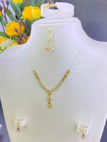 طقم ذهب عيار 18