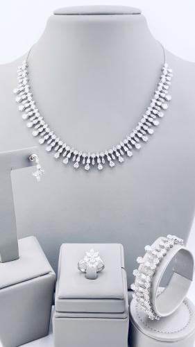 طقم ذهب عيار 18