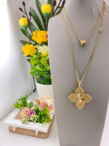 عقد ذهب عيار 18