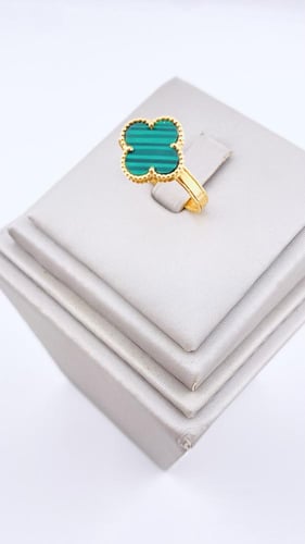 طقم ذهب عيار 18