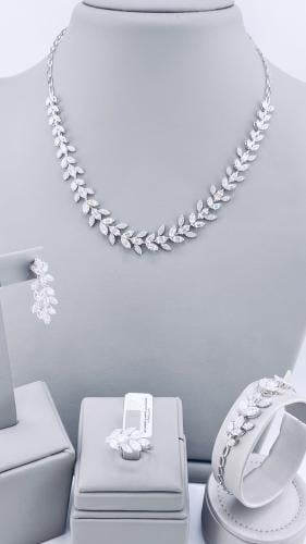 طقم ذهب عيار 18