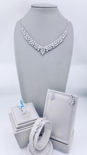 طقم ذهب عيار 18