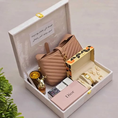 بوكس هدايا متكامل يجمع الأناقة والفخامة