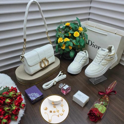 أجمل هدايا المناسبات من ماركة ديور – طقم نسائي فاخ...