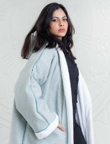 فروة شتوية نسائية جوخ - لون كحلي ملكي