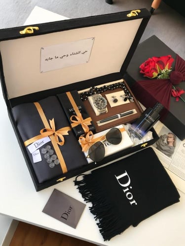 طقم هدايا رجالي فاخر ديور مع إكسسوارات شتوية