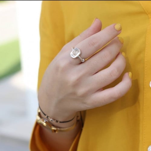 حلقة الزينة من الفضة أو الذهب