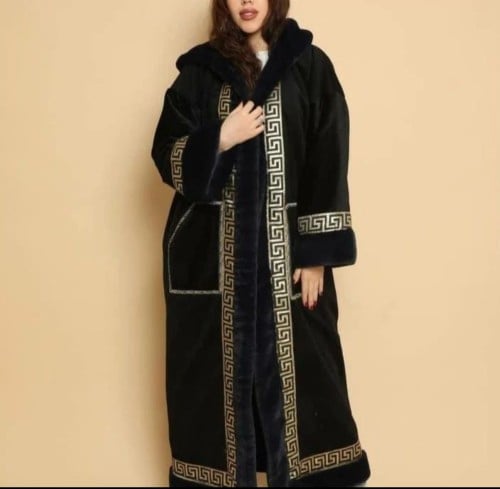 فروة شتوية سوداء نسائية فاخرة بتصميم يوناني