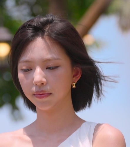 أقراط الأكس الذهبية | X hoop earrings