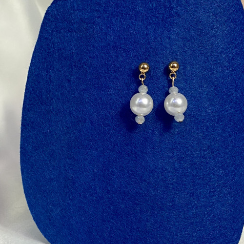 حلق اللولو مع الكرستال الرمادي | Pearl with gray c...