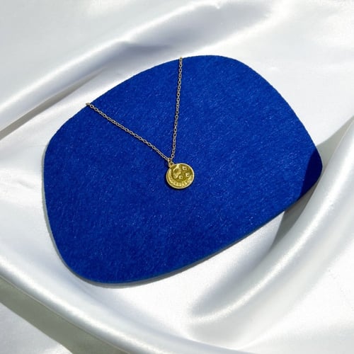 سلسال الفضاء الذهبي | Golden space necklace