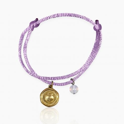 اسوارة خيط ساتان مع تشارم الصدفة الذهبي و حجر اوبا...