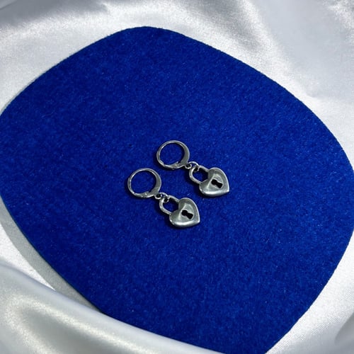 حلق تشارم قفل القلب الفضي | Heart lock charm earri...