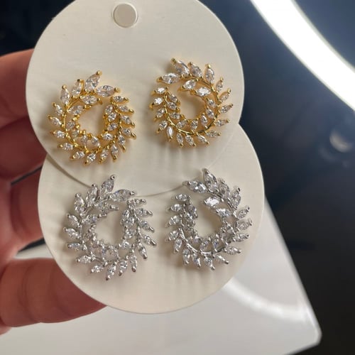 حلق فضي او ذهبي