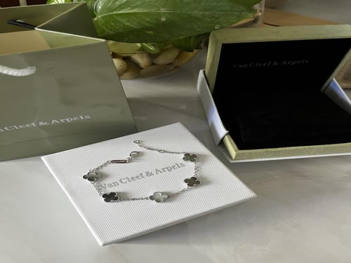 اساور فان كليف ورده صغير