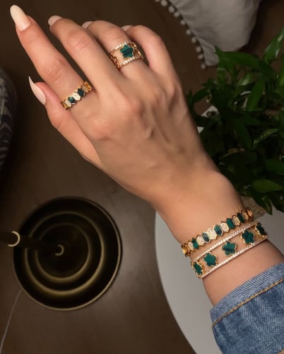 فري سايز طقم اخضر