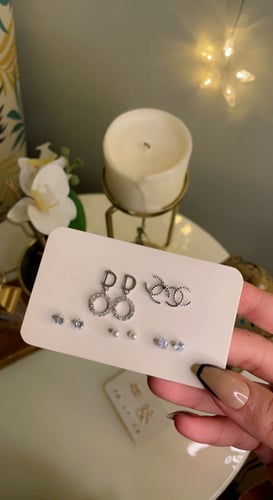 حلق فضي او ذهبي