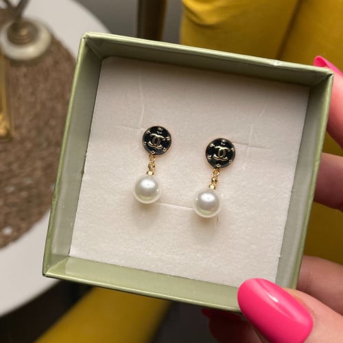 حلق شانيل متوفر فضي وذهبي